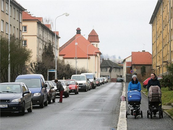 Haškovu ulici v Ledči rozděluje hranice památkové zóny. Na jedné straně zóna