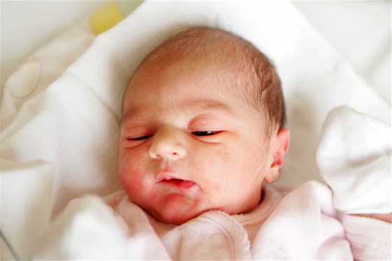 Gabriela Švábová, první miminko narozené v Karlovarském kraji v roce 2013.