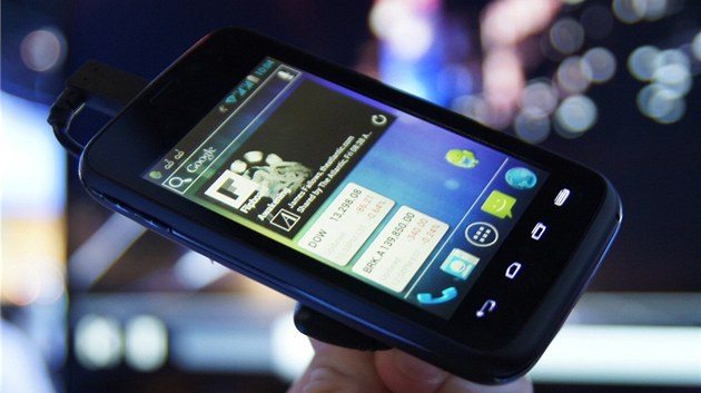 Prototyp levného smartphonu s procesorem Intel Atom