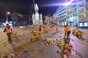 Centrum Prahy 1. ledna po silvestrovských oslavách run uklízelo 80 lidí.