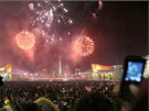 Severokorejci na námstí Kim Ir-sena v Pchjongjangu oslavují píchod nového