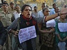 Po smrti dívky vyly opt do ulic tisíce Ind. Na snímku protestující eny v...