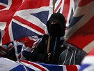 Protesty v Belfastu vyvolalo sejmutí britské vlajky z radnice. (7. ledna 2013)
