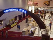 Dlnci pipravuj halu v Las Vegas Convention Center, kde se bude odehrvat...