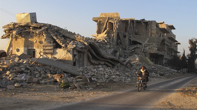 Rozbombardovan budovy v syrsk provincii Idlb (1. ledna 2013)