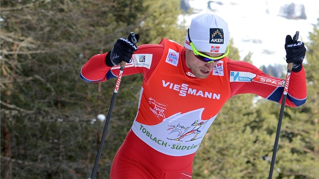 Petter Northug bhem zvodu na pt kilometr s intervalovm startem dobhl druh. V celkovm poad Tour De Ski zatm vede.