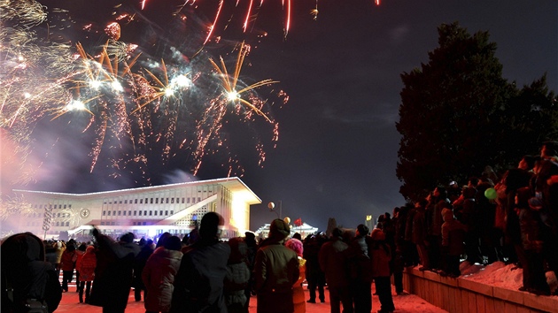 Severokorejci v Pchjongjangu oslavuj pchod novho roku (1. ledna 2013)