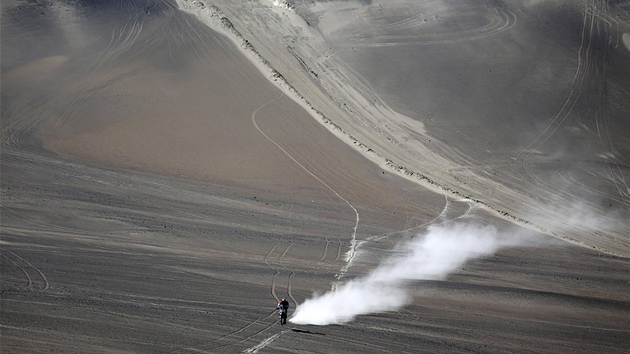 Chilan Pablo Quintanilla na motocyklu Honda m do cle druh etapy Rallye Dakar. 