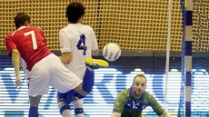 �e�tí futsalisté (v �erveném) v p�átelském utkání s Itálií.