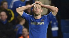 Gary Cahill z Chelsea nem��e uv��it - Chelsea v semifinále Ligového poháru