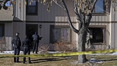 Policie ohledává d�m, v n�m� úto�ník z p�edm�stí Denveru zabil t�i lidi (5.