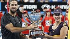 �AMPIONI. �pan�lé Fernando Verdasco (vlevo) a Anabel Medinaová, vít�zové