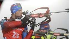 NA ST�ELNICI. Sprint biatlonist� na 10 km v Oberhofu vyhrál ruský závodník