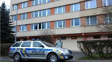 Kriminalisté vy�et�ují v Praze - Kr�i nález dvou mrtvol v jednom z byt� (5....
