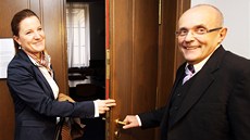 Vicepremiérka Karolína Peake a ministr pro místní rozvoj Kamil Jankovský p�ed