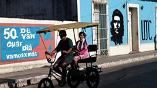 Nejvtím symbolem kubánské revoluce je Che Guevara, jeho portréty zdobí ulice