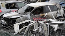 B�hem silvestrovské noci zapálili mladí �há�i ve Francii na 1200 automobil�. Na