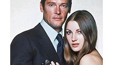 Roger Moore a Jane Seymourová v bondovce ít a nechat zemít (1973)