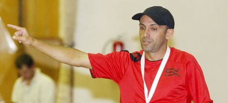 Chrudimský trenér Cacau pi utkání s Tangem Brno.