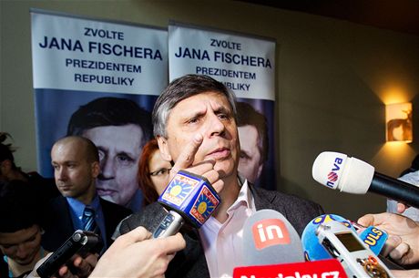 Jan Fischer ve svém volebním tábu v praské v restauraci Avion 58. (12. ledna