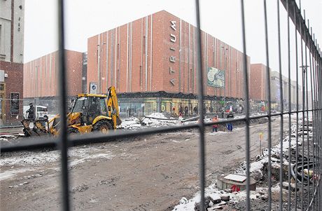 Bagry místo trolejbus budou v Dukelské minimáln do února.