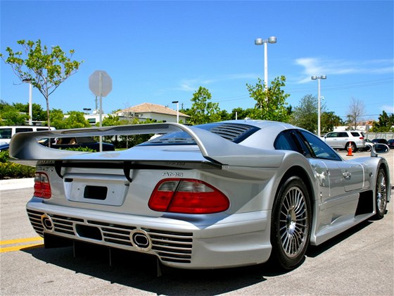 Konkrétní Mercedes CLK GTR AMG na prodej u floridské firmy Ferrari Maserati of