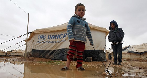 Syrské děti v uprchlickém táboře v jordánském Mafraku (10. ledna 2013)