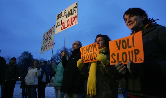 Demonstrace za odvolání Václava Sloupa, bývalého politruka, z postu krajského