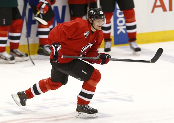 JUBILANT. Patrik Eliá jako druhý ech v historii dosáhnul na 900. bod v NHL.