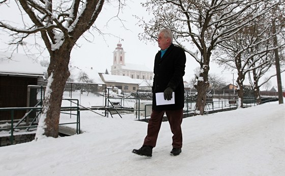 Takto kráčel Miloš Zeman "svým" Novým Veselím 15. ledna.