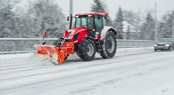 Dopravu v esku komplikuje padající sníh. (14. ledna 2013).