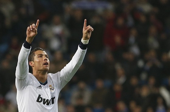 Cristiano Ronaldo z Realu Madrid se raduje z glu.