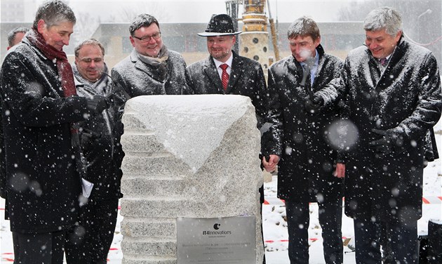 Slavnostní poklepání základního kamene budovy superpo�íta�e v Ostrav� (14.