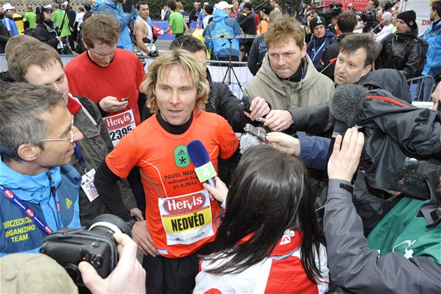Loského plmaratonu se zúastnil také fotbalista Pavel Nedvd.