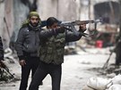 Bojovníci Syrské osvobozenecké armády v Aleppu (10. ledna 2013)