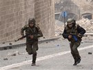 Asadovi vojáci v Aleppu (10. ledna 2013)