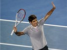 POZDRAV DIVÁKM. Roger Federer vyadil v tetím kole Australian Open Bernarda