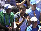 ANDY! Tým Andyho Murrayho podporuje britského tenistu pi zápase na Australian