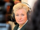 Zuzana Roithová sleduje výsledky prvního kola prezidentských voleb v salonku