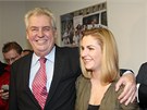 Spokojený Miloš Zeman se se svou dcerou Kateřinou radují z postupu do druhého