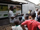 První děti ze Somalomo v záchranné stanici goril v Limbe 