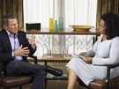 Lance Armstrong debatuje s moderátorkou  Oprah Winfreyovou.