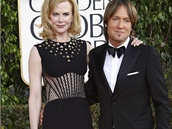 Nicole Kidmanová v černých šatech se zlatými detaily značky Alexander McQueen