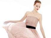 Večerní šaty z hedvábného šifonu z kolekce TIQE návrhářky Petry Balvínové