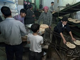 "Nárok na chléb má 475 nejohroenjích rodin, které od nás dostaly distribuní...