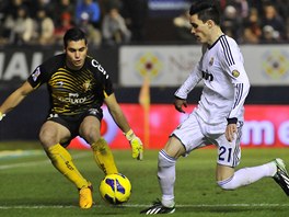 NESKROVAL. Jose Callejn, fotbalista Realu Madrid (vpravo), se marn pokou