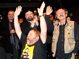 Radost ve volebním štábu Karla Schwarzenberga. (12. ledna 2013)