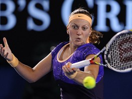 FORHEND. Petra Kvitov v utkn druhho kola Australian Open