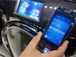 Chytrá pračka Samsung má i aplikaci po Android. Díky ní na vás telefon pípne,...