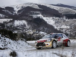 Sbastien Loeb a jeho citroen na trati Rallye Monte Carlo.